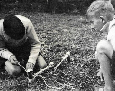Gerard Davies and Geoffrey Carlton doing 'Knots'. Photo by Mr Colin Mansfield