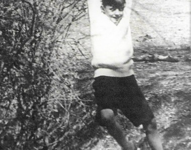 Gerard Davies doing it the hard way ! Photo by Mr Colin Mansfield