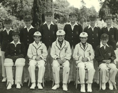 Standing L-R : ?,?,?, Hudson,?,Hosgood. Sitting L - R : Blake,?,J.Chapple,Platt,?.